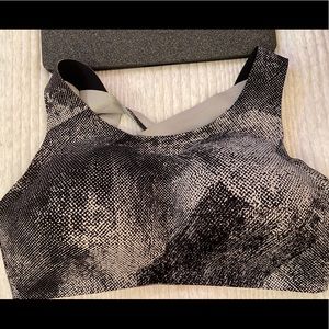 Lululemon Enlite bra 36DD